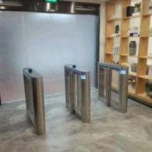  永康市現(xiàn)代不銹鋼裝璜廠 主營 電動(dòng)伸縮門 電動(dòng)門 道